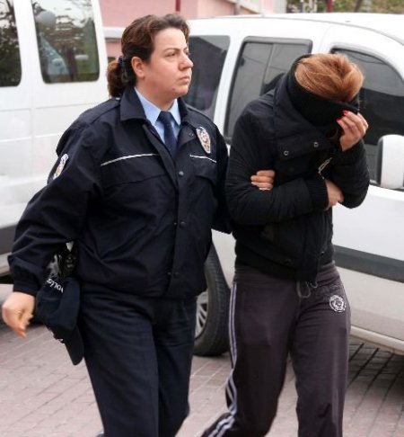 Önce Arkadaşlık Kurdular, Sonra Soydular