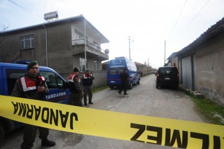 Önce eşini yaraladı, sonra kendini vurdu