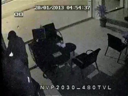 Önce güvenlik kamerasına sonra polise yakalandılar