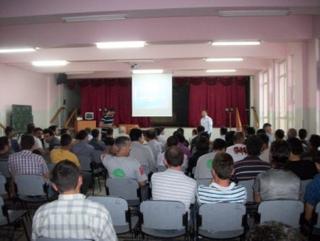 'Önce İnsan' Diyerek, İşçilerine Seminer Verdirdi