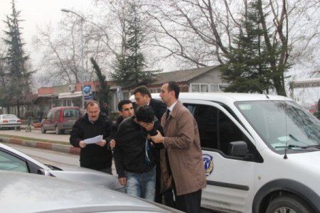 Önce motosikleti çaldılar, sonra güvenlik kamerasına el salladılar