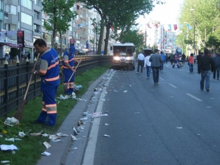Önce Yürüdüler, Sonra Temizlediler