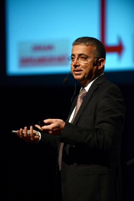 Önceden çöpe atılan göbek kordonları kök hücre için itinayla saklanıyor