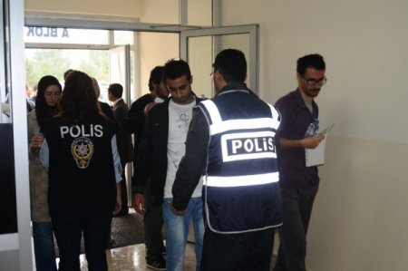 Önlisans mezunları KPSS'de ter döktü