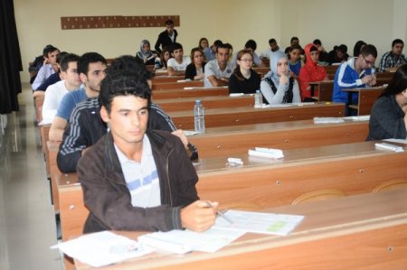 Önlisans mezunları KPSS'de ter döktü