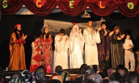 'O’nu Beklerken' Oyunu Mutluları Duygulandırdı