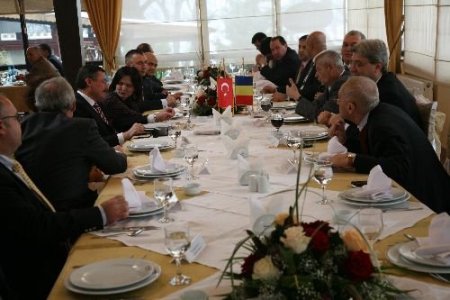 Oprescu'dan Gökçek Onuruna Yemek