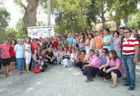Orağı Atıp Sahneye Koştular, Gösteri Merkezinin Temelini Attılar
