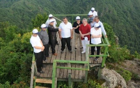 Ordu protokolünden çevre yürüyüşü