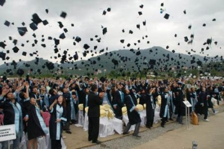 Ordu Üniversitesi'nde Mezuniyet Coşkusu