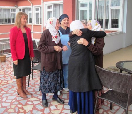 Ordu'da karın ayırdığı üçüz nineler kavuştu