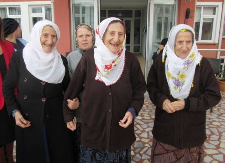 Ordu'da karın ayırdığı üçüz nineler kavuştu