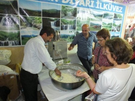 Ordulular, mısır çorbası hasretini İlküvez standında gideriyor
