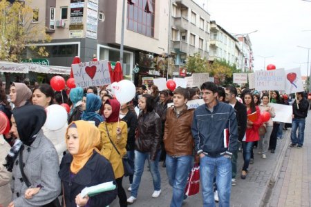 Organ nakline dikkat çekmek için mehter eşliğinde yürüdüler