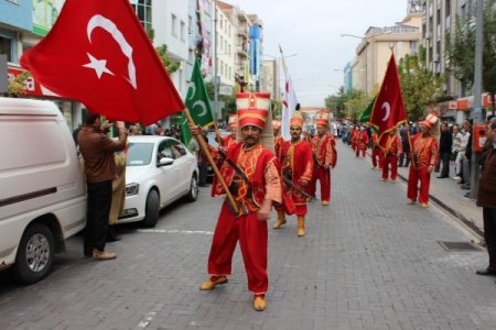 Organ nakline dikkat çekmek için mehter eşliğinde yürüdüler