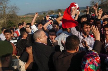 Organize Sanayiye Karşı Çıkan Köylüler Yol Kapattı