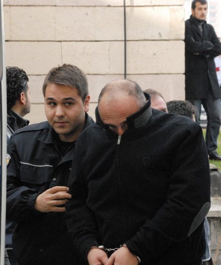 Organize suç örgütü oluşturdukları iddiasıyla 32 kişi yakalandı