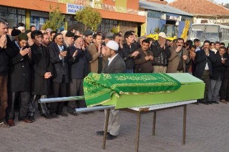 Organları 7 Kişiye Nakledilen Genç Gözyaşları Arasında Toprağa Verildi