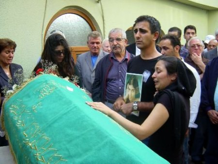 Organlarıyla 4 Hastaya Umut Olan Genç Kız Son Yolculuğuna Uğurlandı