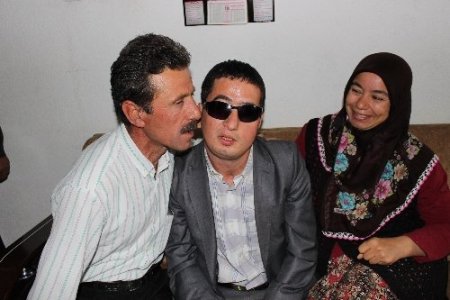 Organlarıyla iyileştikleri kişinin babaevinde buluştular