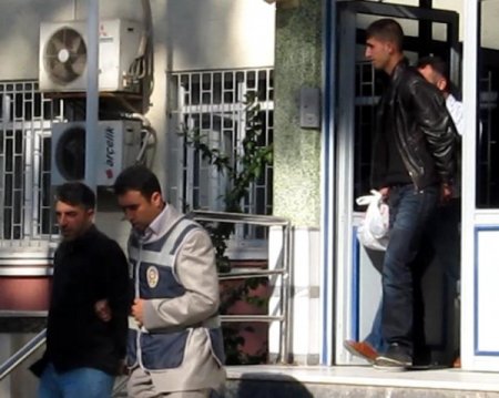 Örgüt bağlantılı uyuşturucu tacirleri tutuklandı