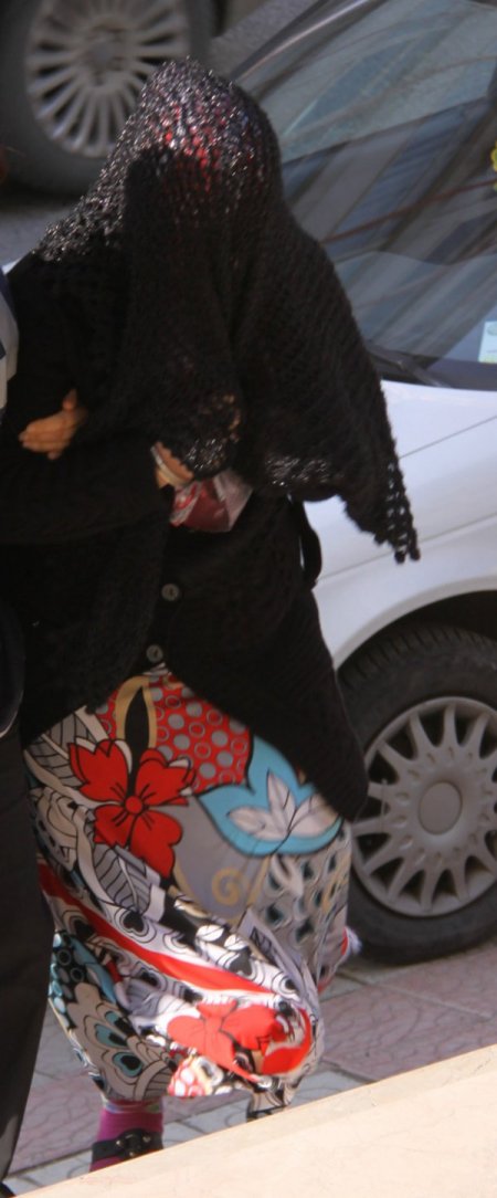 Örgüt Kurarak Esrar Ticareti Yapmaktan Tutuklanan Kadın Adliyede Bayıldı