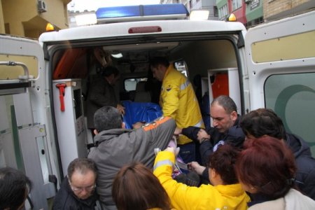 Örgüt Kurarak Esrar Ticareti Yapmaktan Tutuklanan Kadın Adliyede Bayıldı