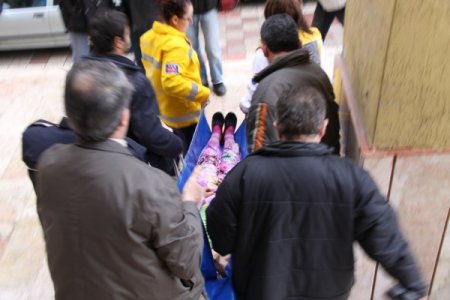 Örgüt Kurarak Esrar Ticareti Yapmaktan Tutuklanan Kadın Adliyede Bayıldı