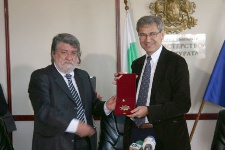 Orhan Pamuk'a Bulgaristan'dan 'Altın Asır' Nişanı