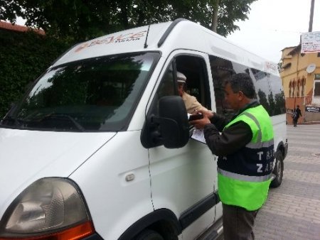 Orhaneli zabıtası toplu taşıma araçlarını ve okul servisleri denetlendi