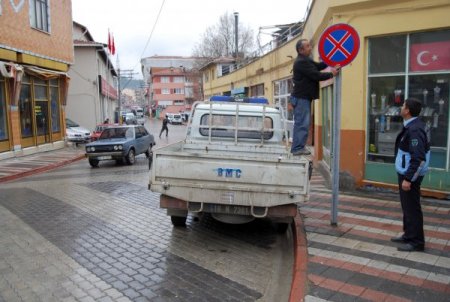 Orhaneli’nde uyarı levhaları değişti