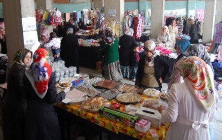 Orhaneli’nde yurtlarda kalan öğrenciler yararına kermes