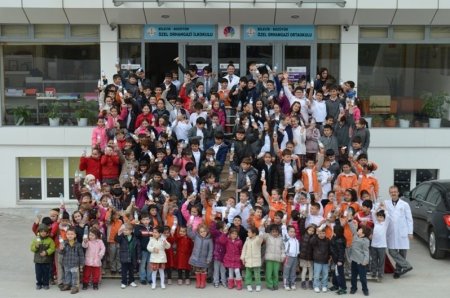 Orhangazili öğrencileri Afrika'da su kuyusu açtırıyor