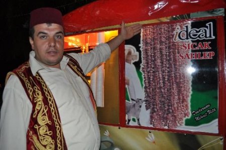 Orkide Çiçeği Kökünden Elde Ettiği Tozla Salebe Ayrı Bir Tat Katıyor