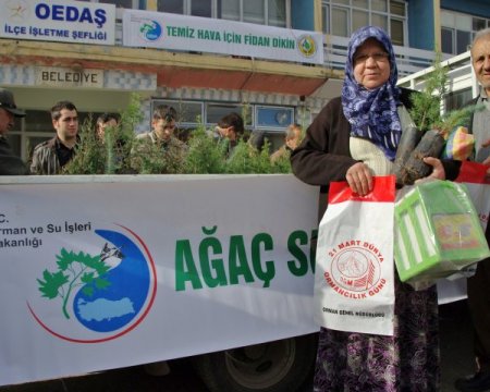 Orman köylülerine ürün veren 5 bin fidan dağıtıldı