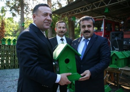 Orman zararlıları ile doğal mücadele için 1000 kuş yuvası dağıtıldı