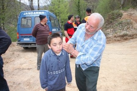 Ormanda 10 saat sonra bulunan Mertcan’ın ailesi gözyaşlarına boğuldu