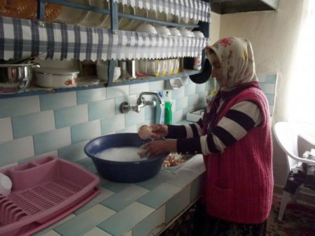 Ormanda yaşayan Kayabaşı ailesi sıcak yuvaya kavuştu