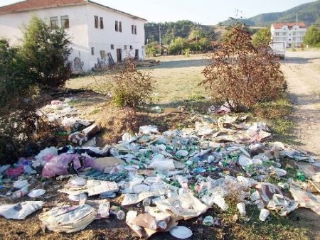 Ormanlara Atılan Çöpler Yangına Davetiye Çıkarıyor