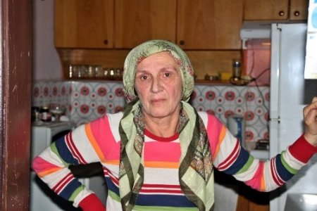 Orta hasarlı evinin yıkımına karşı çıktı