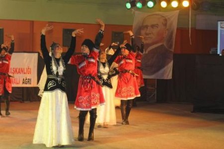 Orta Öğretim Kurumları Halk Oyunlarında Yarıştı