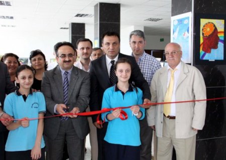 Orta Öğretim Öğrencileri, Etik Sergisi Açtı