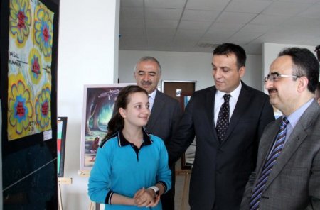 Orta Öğretim Öğrencileri, Etik Sergisi Açtı