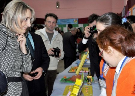 Ortaöğretimde Kız Çocuklarının Okullaşması Oranı Artıyor