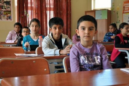 Ortaokul öğrencileri İngilizce olimpiyatlarında yarıştı