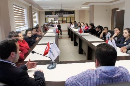 Ortaokul öğrencilerine vatandaşlık dersi semineri
