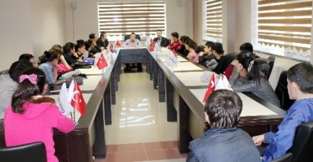 Ortaokul öğrencilerine vatandaşlık dersi semineri