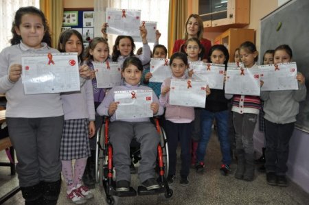 Ortapedik engelli Şeyma, başarısı ile göz dolduruyor