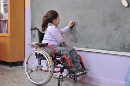 Ortapedik engelli Şeyma, başarısı ile göz dolduruyor