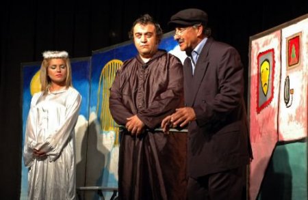 'ortaya Bir Karışık' Adlı Oyun Kars'te Sahnelendi